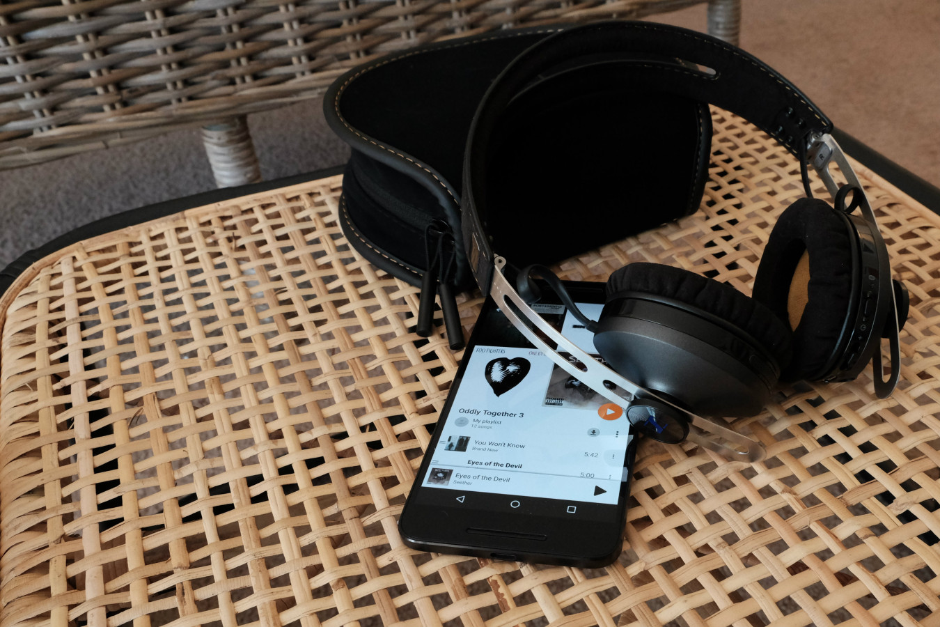 Sennheiser Momentum 2 Wireless offer active noise-cancellation